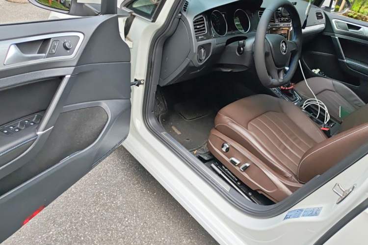 Used Volkswagen Golf Pure Electric 2020 Chari Driver Seat