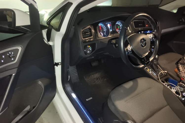 Used Volkswagen Golf Pure Electric 2020 Chari Driver Seat