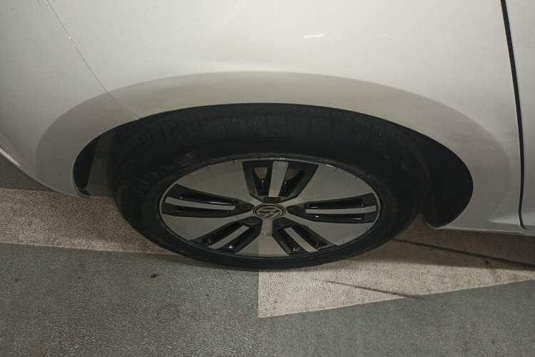 Used Volkswagen Golf Pure Electric 2020 Chari Exterior 1