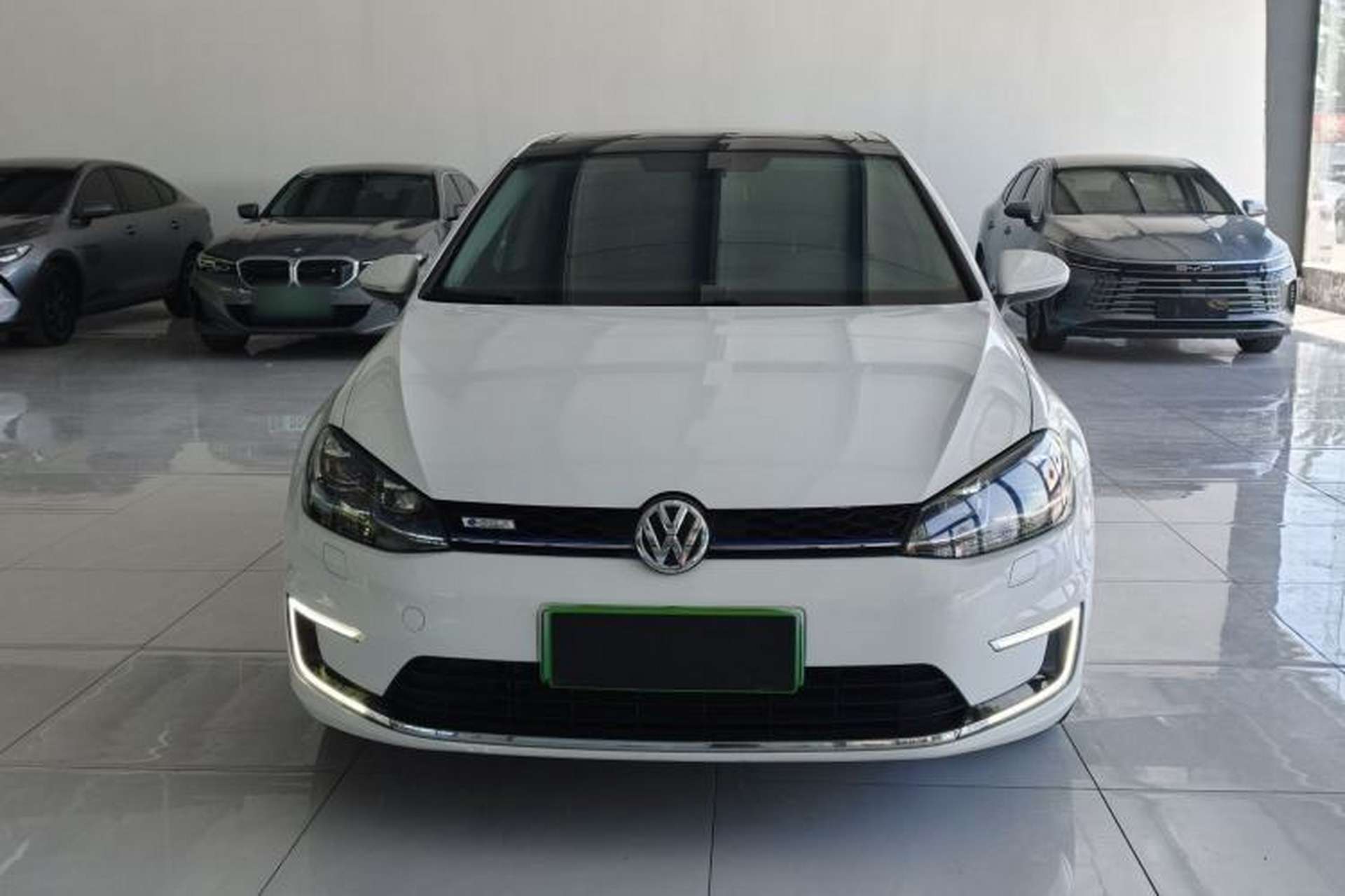 Used Volkswagen Golf Pure Electric 2020 Chari Exterior 1