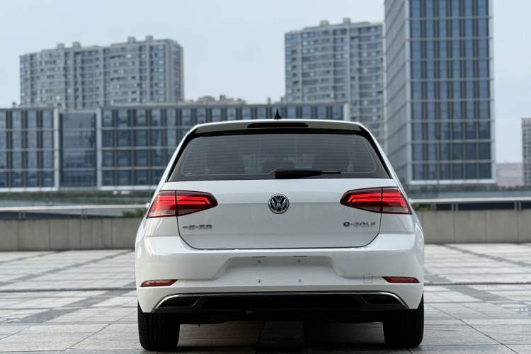 Used Volkswagen Golf Pure Electric 2020 Chari Exterior 3