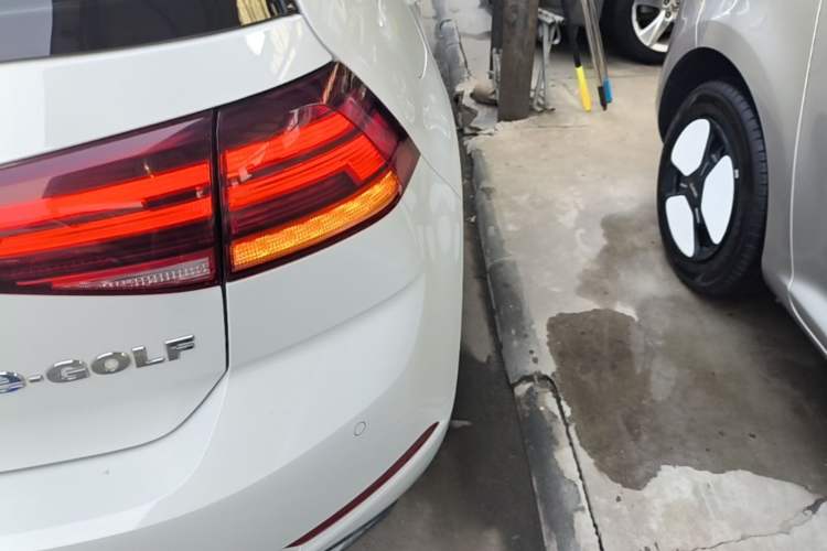 Used Volkswagen Golf Pure Electric 2020 Chari Exterior 3