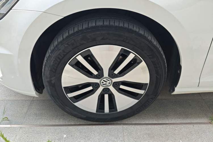 Used Volkswagen Golf Pure Electric 2020 Chari Exterior 4