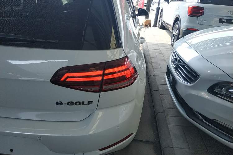 Used Volkswagen Golf Pure Electric 2020 Chari Exterior 6