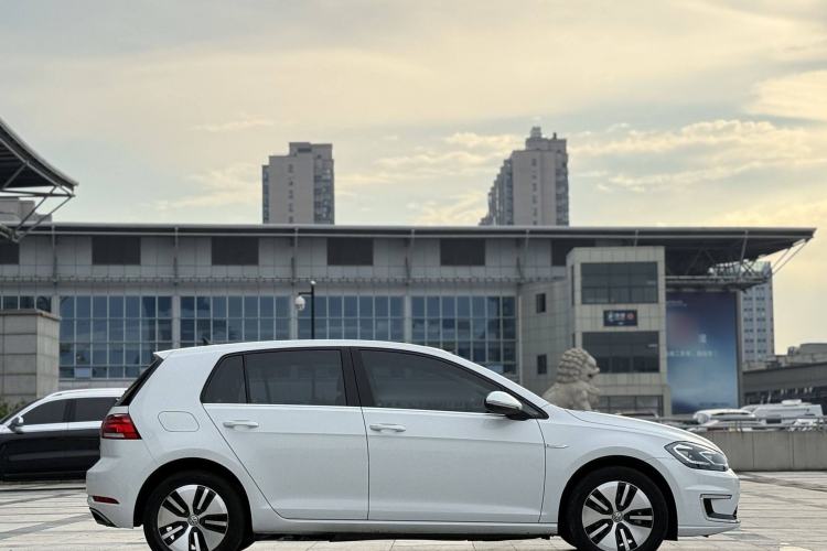Used Volkswagen Golf Pure Electric 2020 Chari Exterior 6