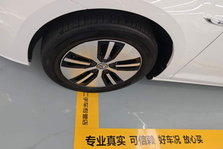 Used Volkswagen Golf Pure Electric 2020 Chari Exterior 7