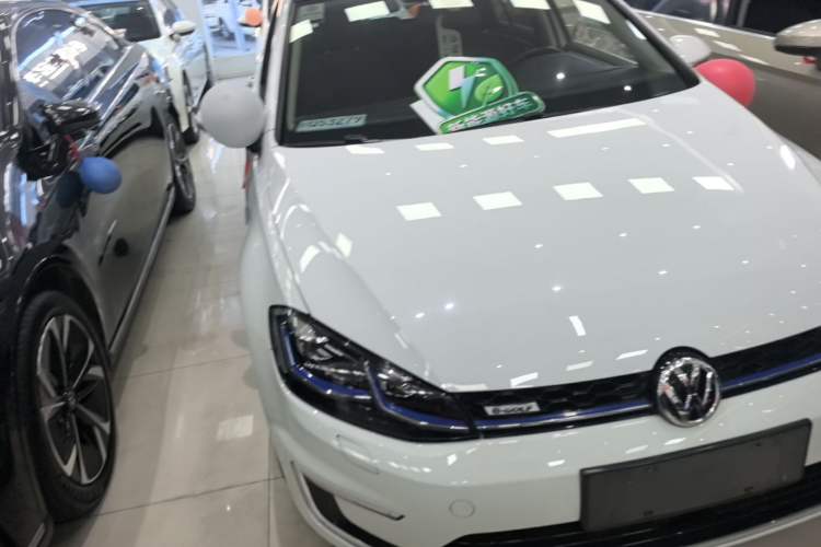 Used Volkswagen Golf Pure Electric 2020 Chari Front Right 45 Deg
