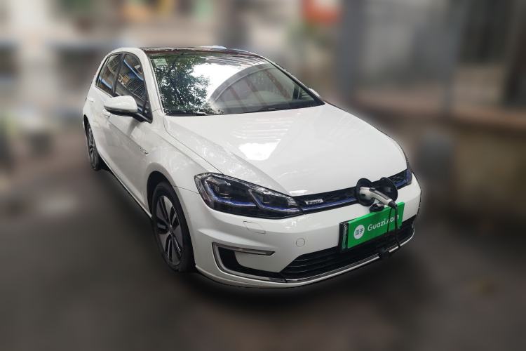 Used Volkswagen Golf Pure Electric 2020 Chari Front Right 45 Deg