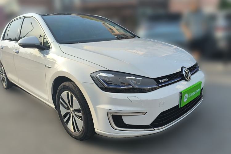 Used Volkswagen Golf Pure Electric 2020 Chari Front Right 45 Deg