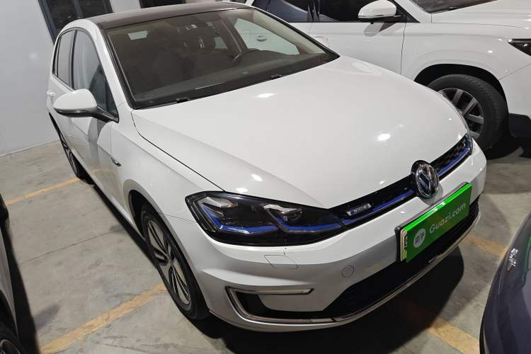 Used Volkswagen Golf Pure Electric 2020 Chari Front Right 45 Deg