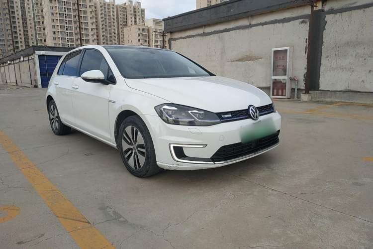 Used Volkswagen Golf Pure Electric 2020 Chari Front Right 45 Deg
