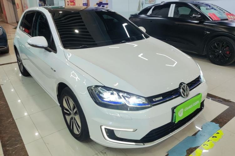 Used Volkswagen Golf Pure Electric 2020 Chari Front Right 45 Deg