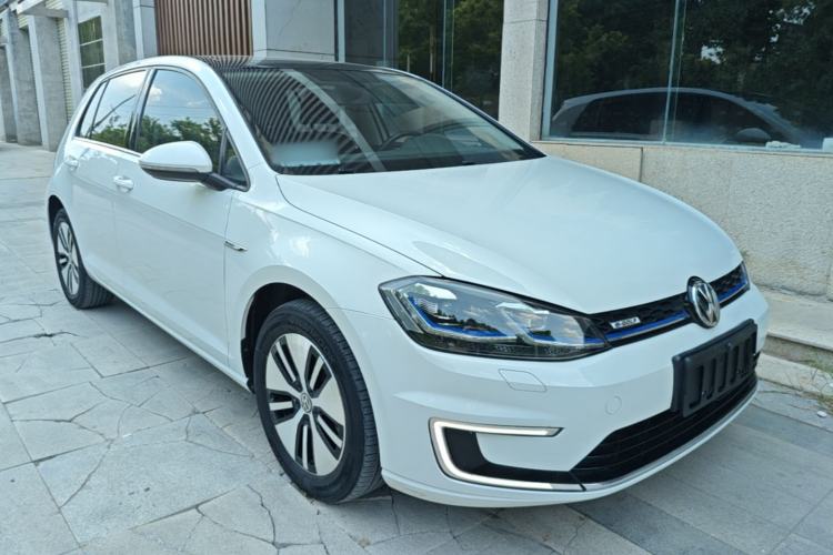 Used Volkswagen Golf Pure Electric 2020 Chari Front Right 45 Deg