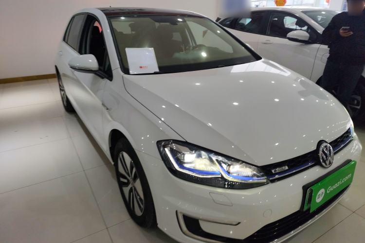 Used Volkswagen Golf Pure Electric 2020 Chari Front Right 45 Deg