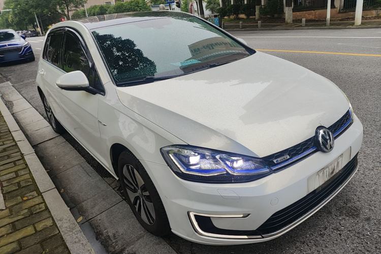 Used Volkswagen Golf Pure Electric 2020 Chari Front Right 45 Deg