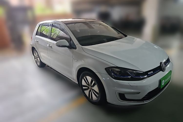 Used Volkswagen Golf Pure Electric 2020 Chari Front Right 45 Deg