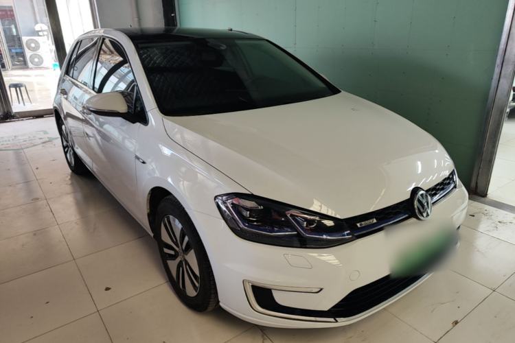 Used Volkswagen Golf Pure Electric 2020 Chari Front Right 45 Deg