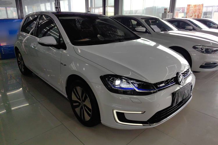 Used Volkswagen Golf Pure Electric 2020 Chari Front Right 45 Deg