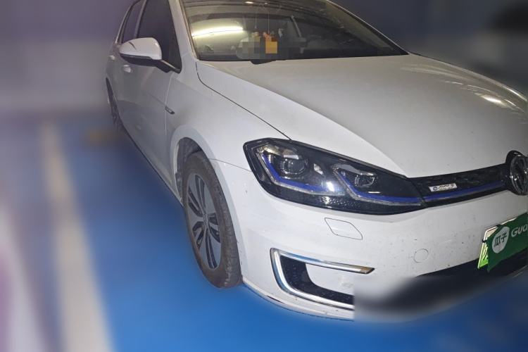 Used Volkswagen Golf Pure Electric 2020 Chari Front Right 45 Deg