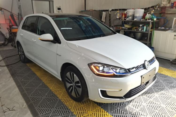 Used Volkswagen Golf Pure Electric 2020 Chari Front Right 45 Deg
