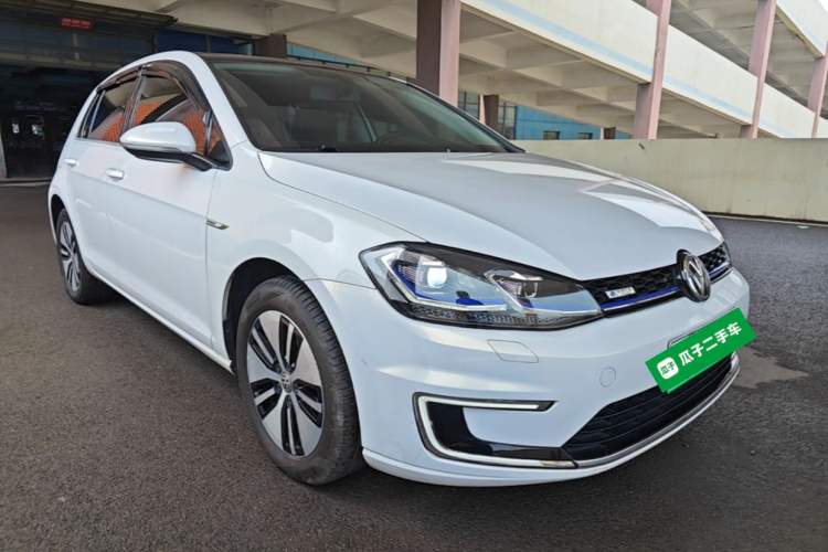 Used Volkswagen Golf Pure Electric 2020 Chari Front Right 45 Deg