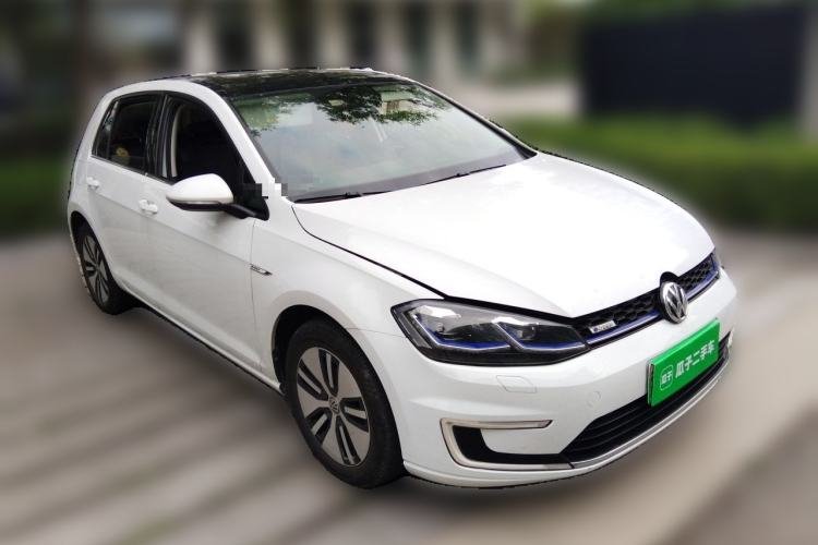 Used Volkswagen Golf Pure Electric 2020 Chari Front Right 45 Deg
