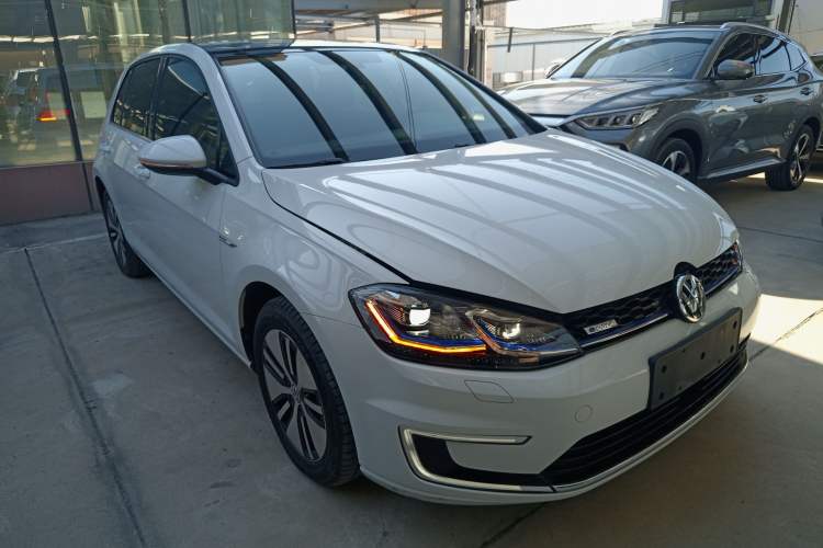 Used Volkswagen Golf Pure Electric 2020 Chari Front Right 45 Deg