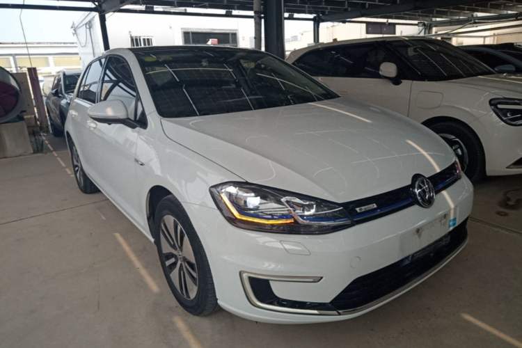 Used Volkswagen Golf Pure Electric 2020 Chari Front Right 45 Deg