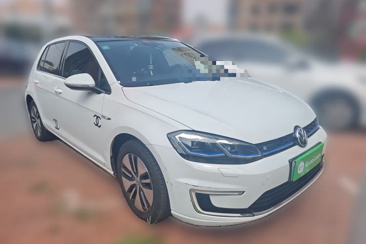 Used Volkswagen Golf Pure Electric 2020 Chari Front Right 45 Deg