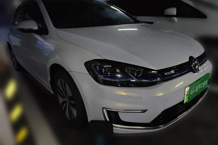 Used Volkswagen Golf Pure Electric 2020 Chari Front Right 45 Deg