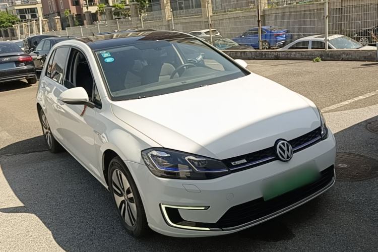 Used Volkswagen Golf Pure Electric 2020 Chari Front Right 45 Deg