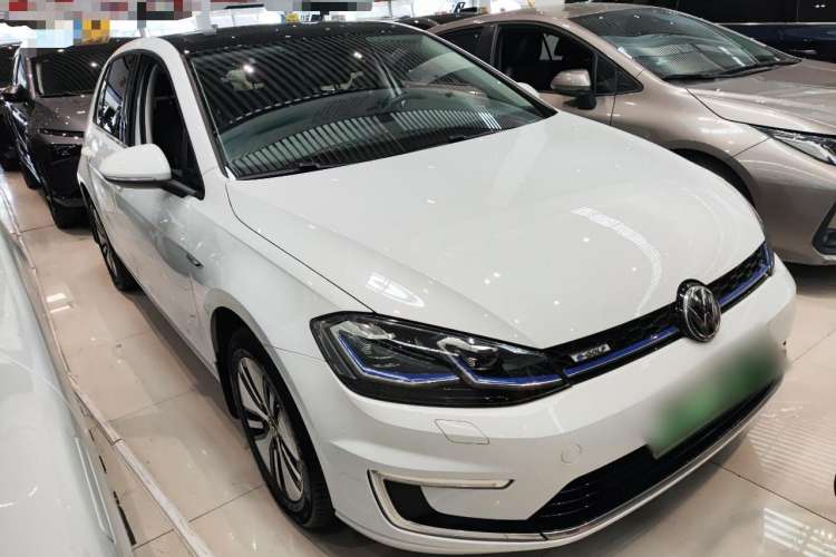 Used Volkswagen Golf Pure Electric 2020 Chari Front Right 45 Deg