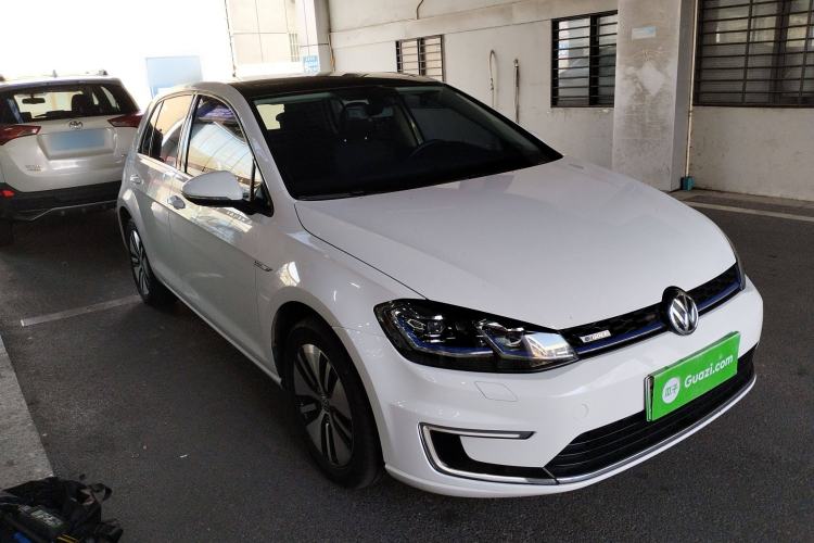 Used Volkswagen Golf Pure Electric 2020 Chari Front Right 45 Deg