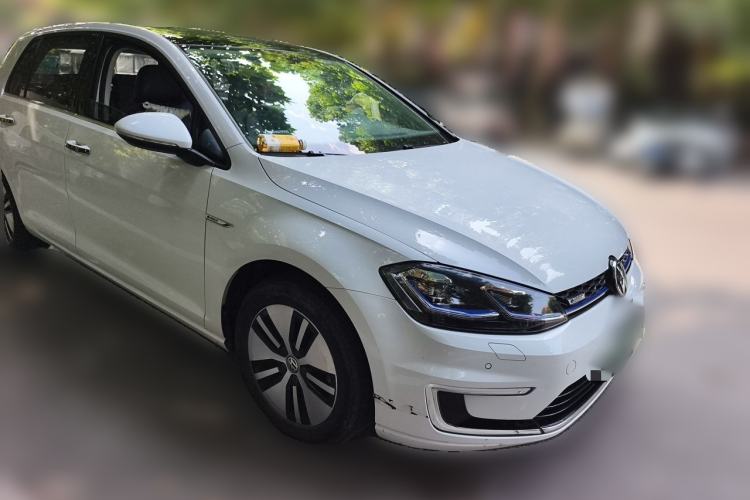 Used Volkswagen Golf Pure Electric 2020 Chari Front Right 45 Deg
