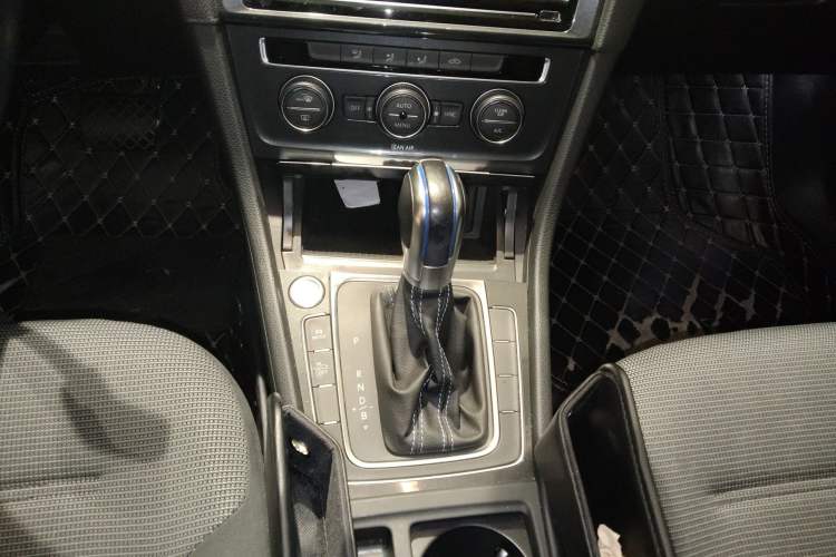 Used Volkswagen Golf Pure Electric 2020 Chari Gear Lever