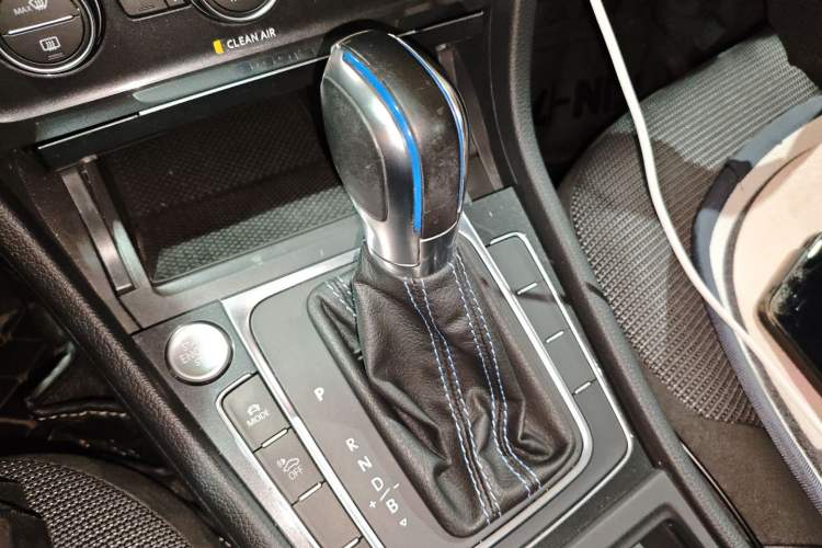 Used Volkswagen Golf Pure Electric 2020 Chari Gear Lever