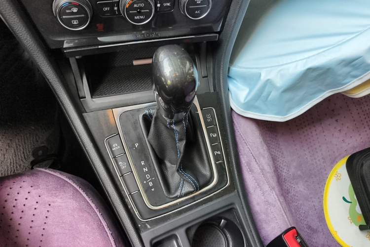 Used Volkswagen Golf Pure Electric 2020 Chari Gear Lever