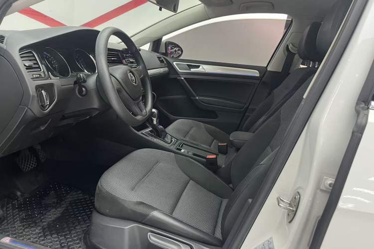 Used Volkswagen Golf Pure Electric 2020 Chari Interior 1