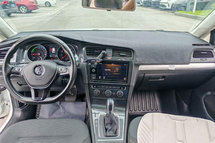Used Volkswagen Golf Pure Electric 2020 Chari Interior 2