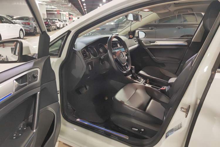 Used Volkswagen Golf Pure Electric 2020 Chari Interior 2