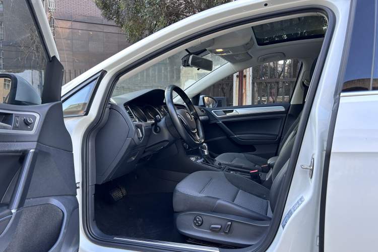Used Volkswagen Golf Pure Electric 2020 Chari Interior 2