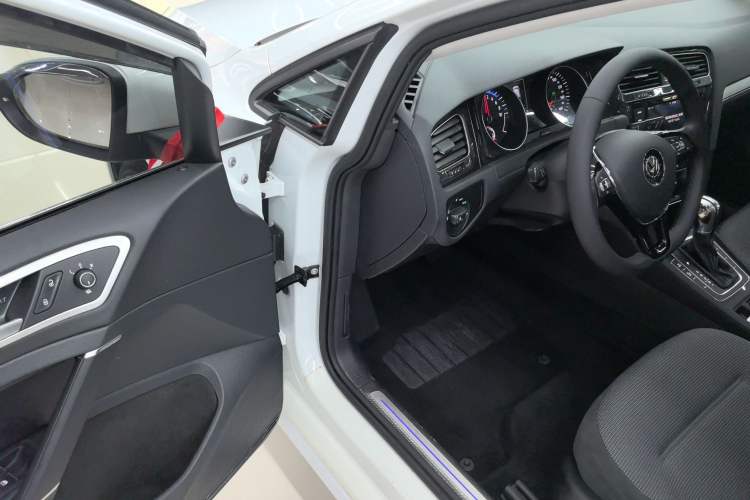 Used Volkswagen Golf Pure Electric 2020 Chari Interior 3