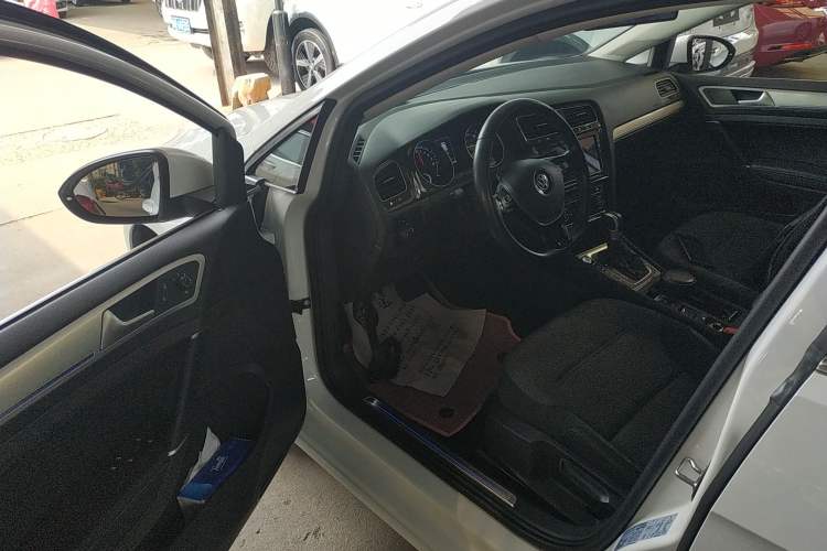 Used Volkswagen Golf Pure Electric 2020 Chari Interior 3