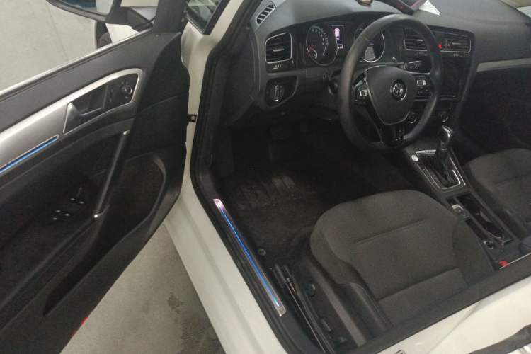Used Volkswagen Golf Pure Electric 2020 Chari Interior 3