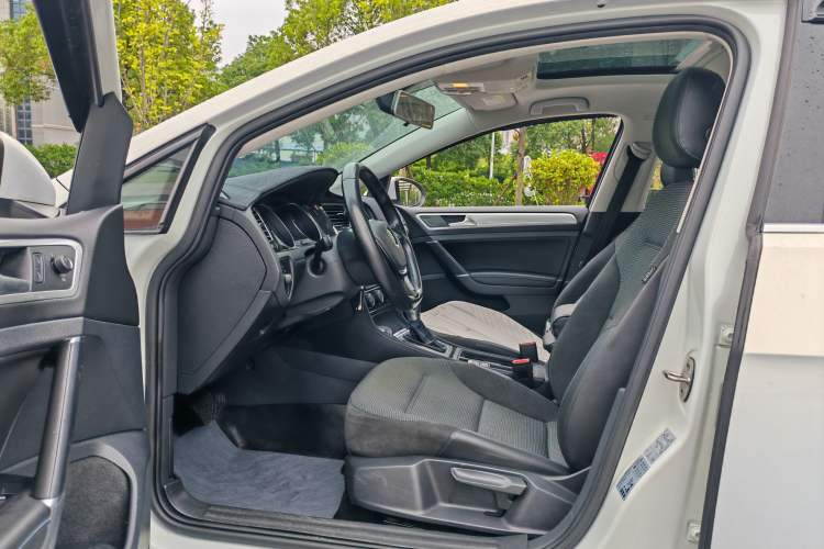 Used Volkswagen Golf Pure Electric 2020 Chari Interior 4