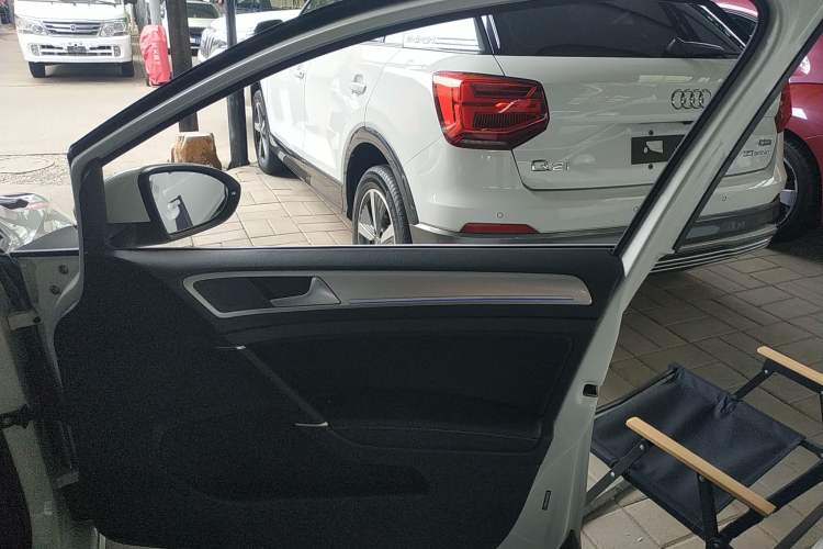 Used Volkswagen Golf Pure Electric 2020 Chari Interior 5