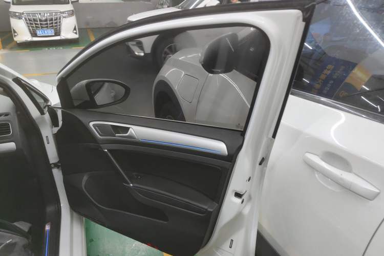 Used Volkswagen Golf Pure Electric 2020 Chari Interior 5