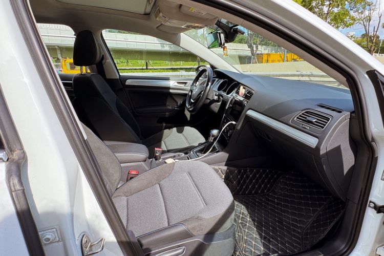 Used Volkswagen Golf Pure Electric 2020 Chari Interior 5