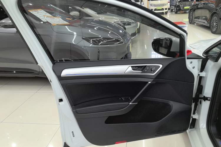 Used Volkswagen Golf Pure Electric 2020 Chari Interior 7