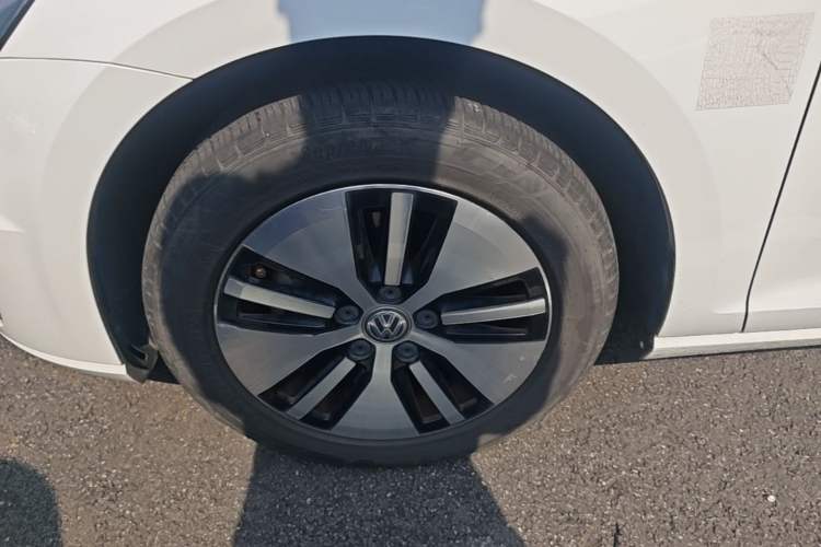 Used Volkswagen Golf Pure Electric 2020 Chari Left Front Wheel Hub